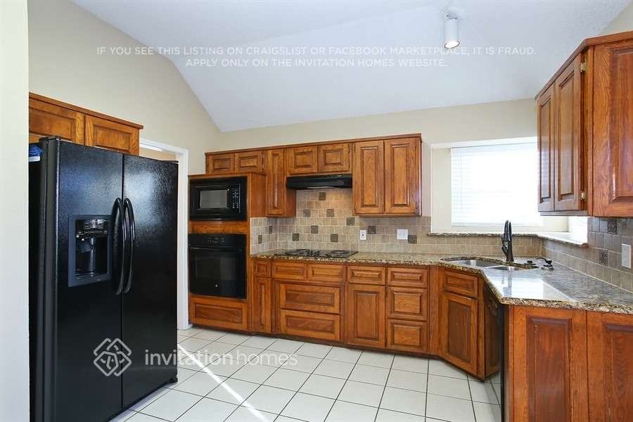 1427 New Haven Dr - Photo 5 of 15