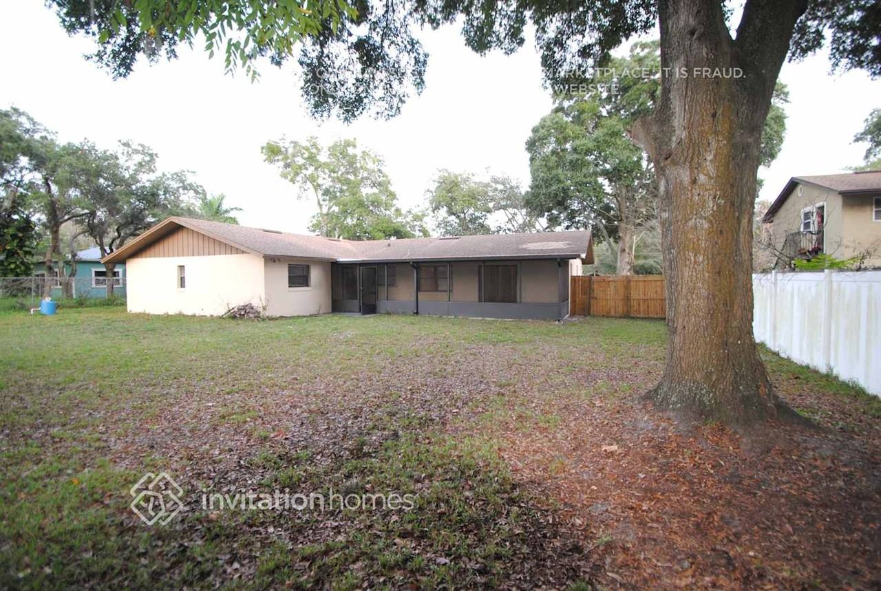 1272 Balmy Beach Dr - Photo 3 of 5