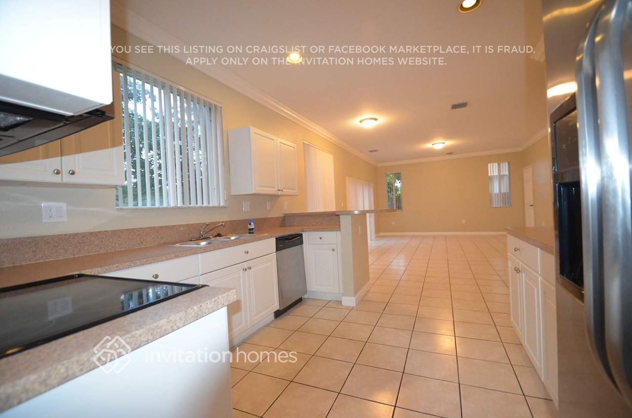 22161 Sw 94th Ave - Photo 2 of 5