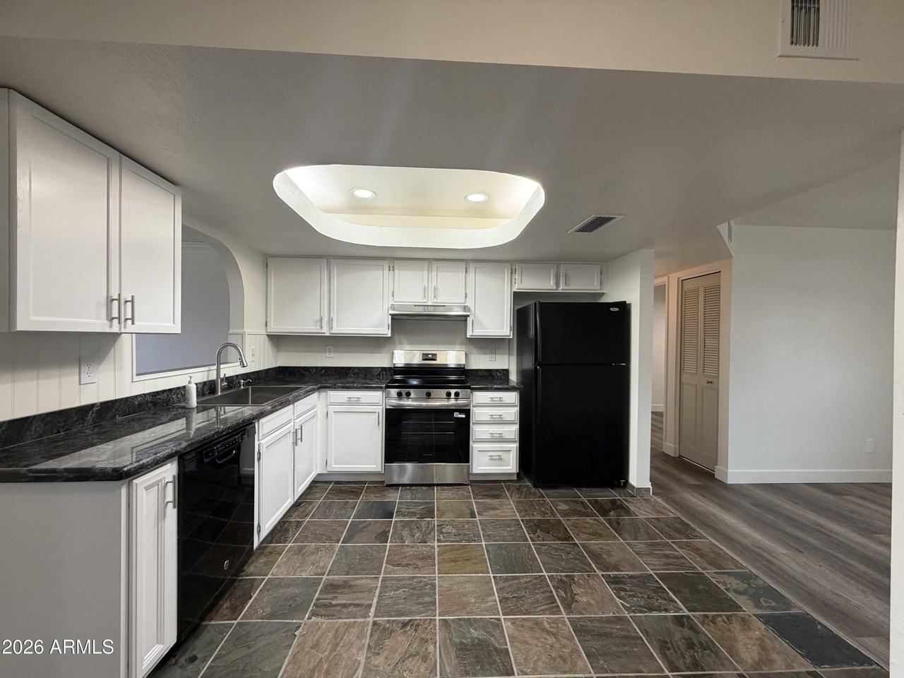 3305 E Helena Dr - Photo 2 of 26