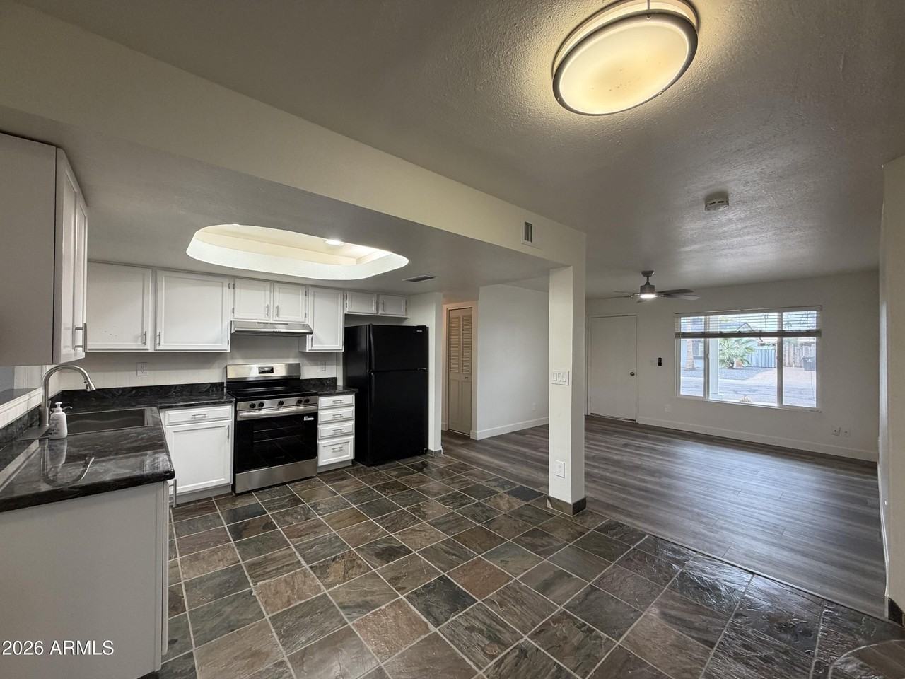 3305 E Helena Dr - Photo 3 of 26