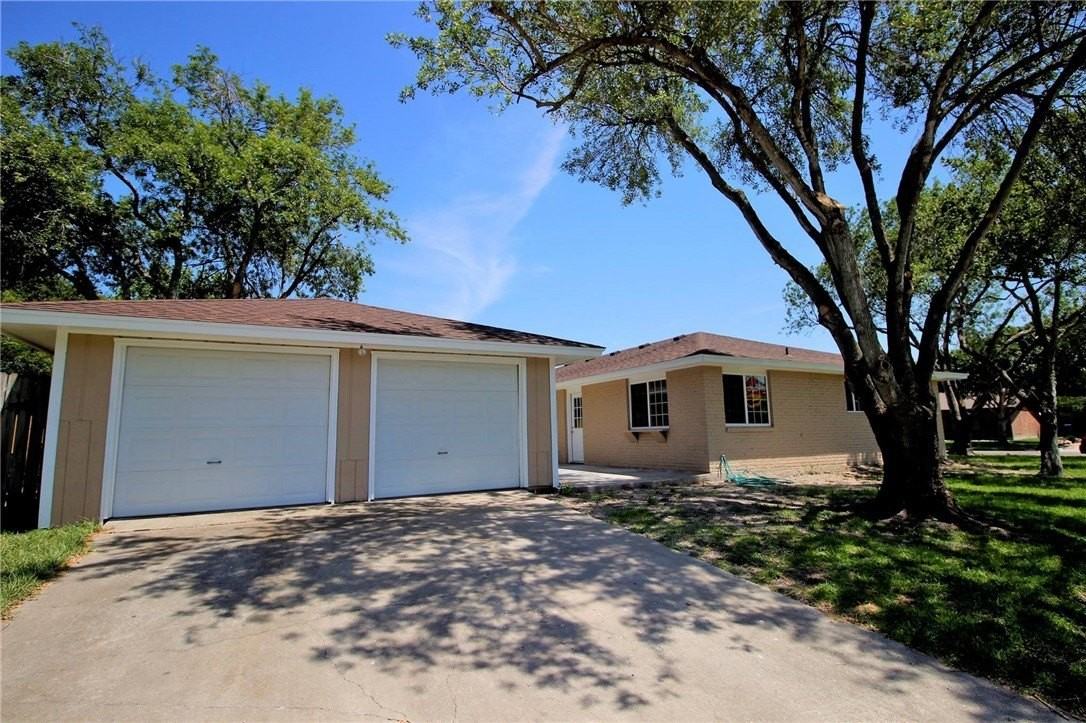 4202 Nicklaus Ln - Photo 6 of 8