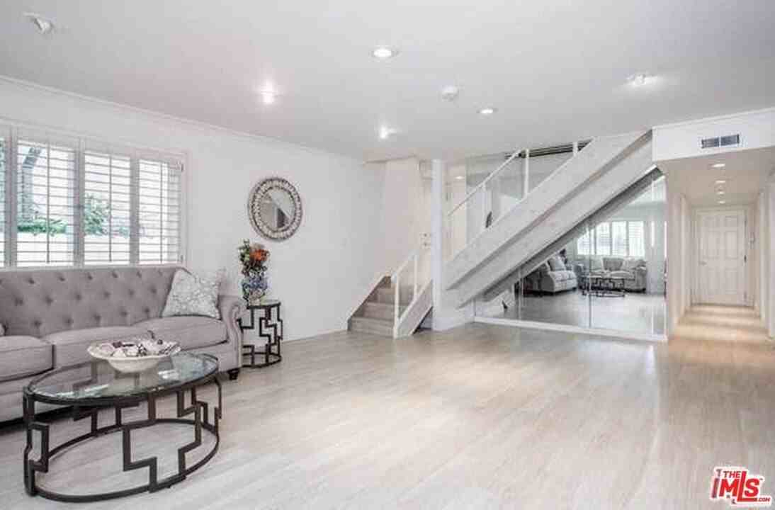 745 Oxford Ave - Photo 3 of 16