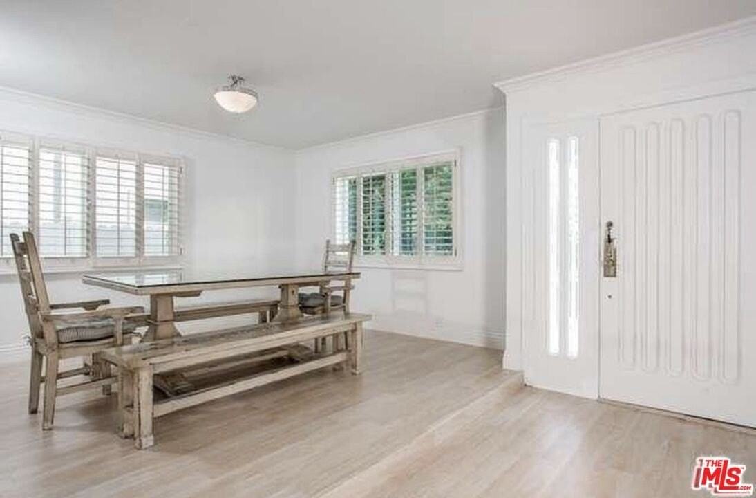 745 Oxford Ave - Photo 4 of 16