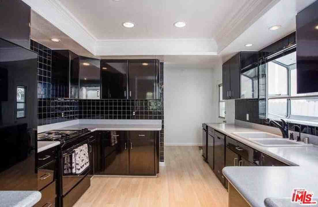 745 Oxford Ave - Photo 5 of 16