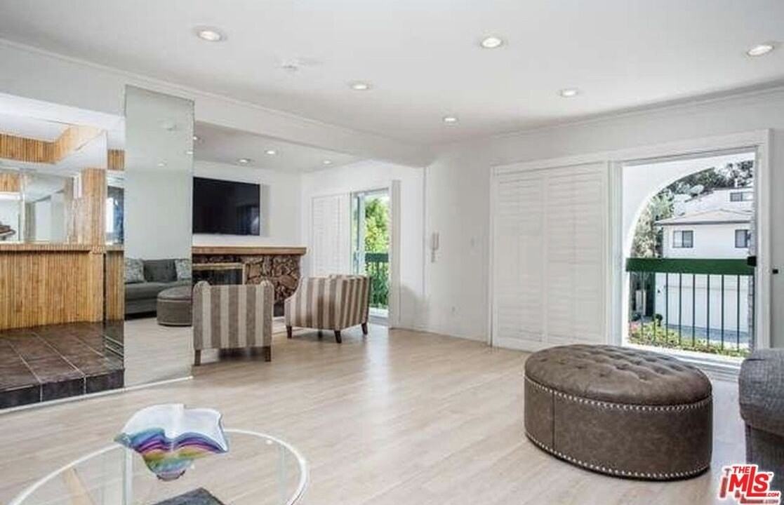 745 Oxford Ave - Photo 7 of 16