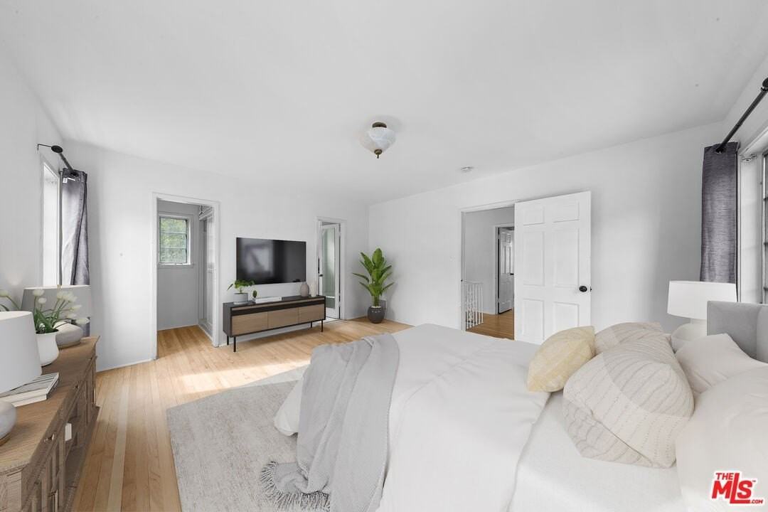 2565 Canyon Dr - Photo 3 of 20