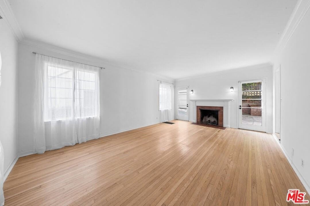 2565 Canyon Dr - Photo 4 of 20