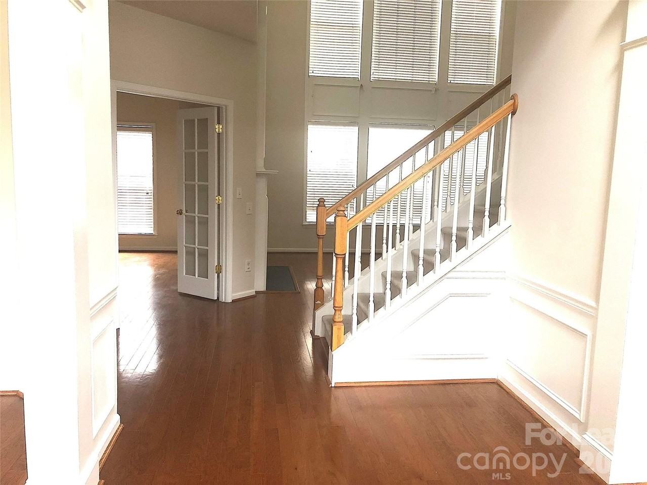 9525 Oswald Ln - Photo 3 of 23