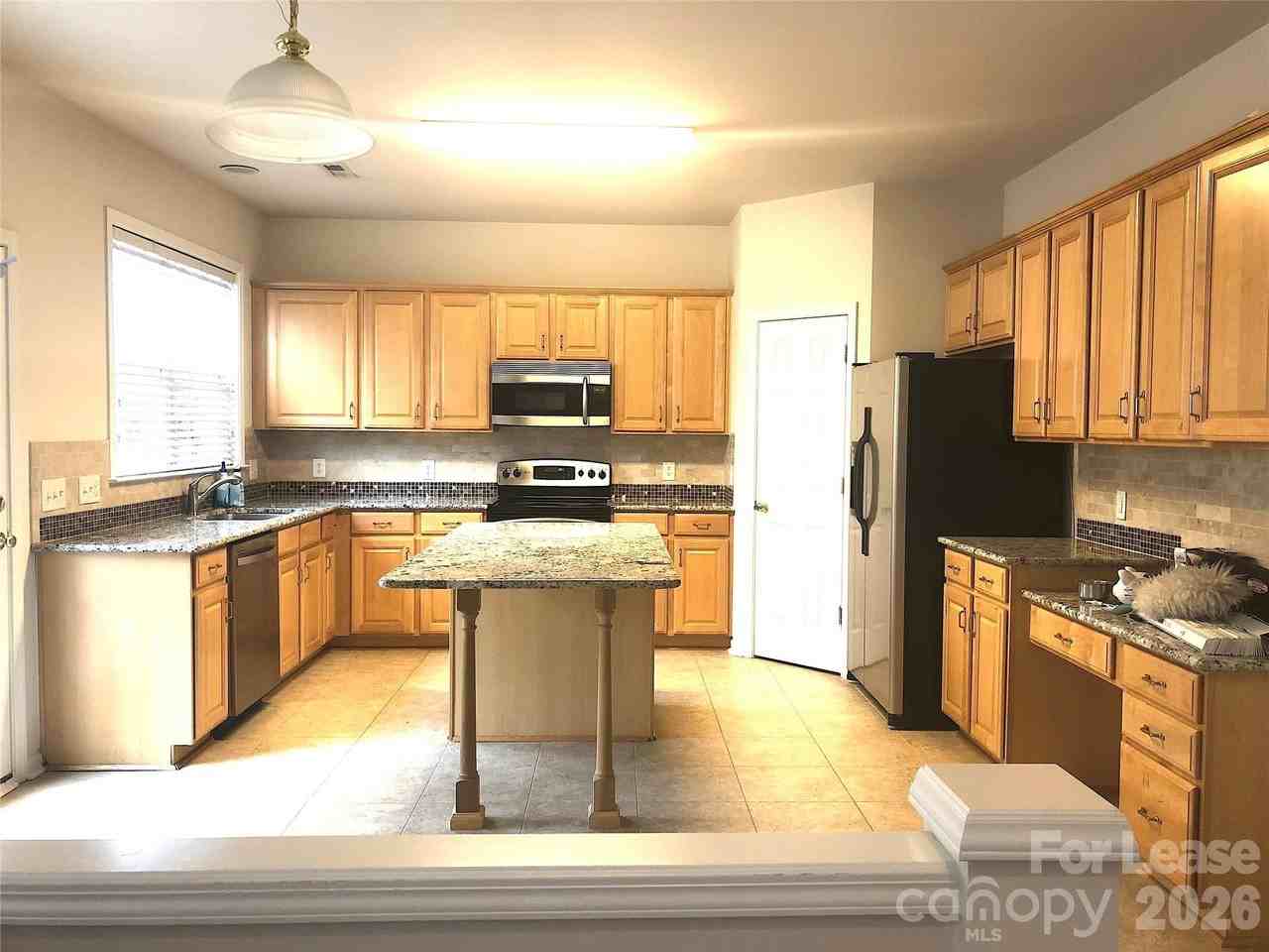 9525 Oswald Ln - Photo 7 of 23