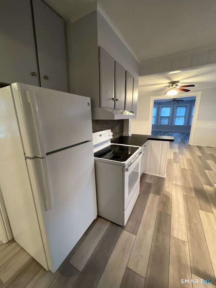 303 Newtown Ave - Photo 2 of 22