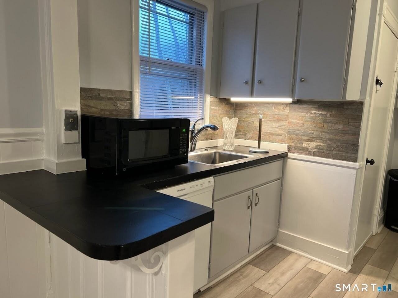 303 Newtown Ave - Photo 3 of 22