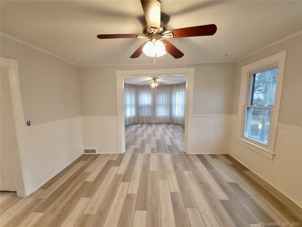 303 Newtown Ave - Photo 6 of 22