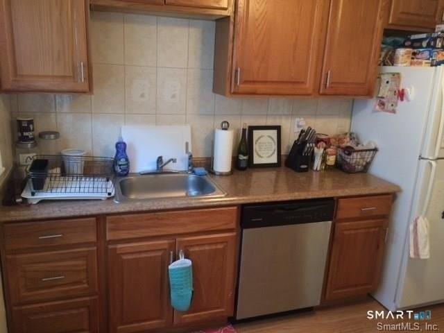 28 Hobbie St - Photo 5 of 9