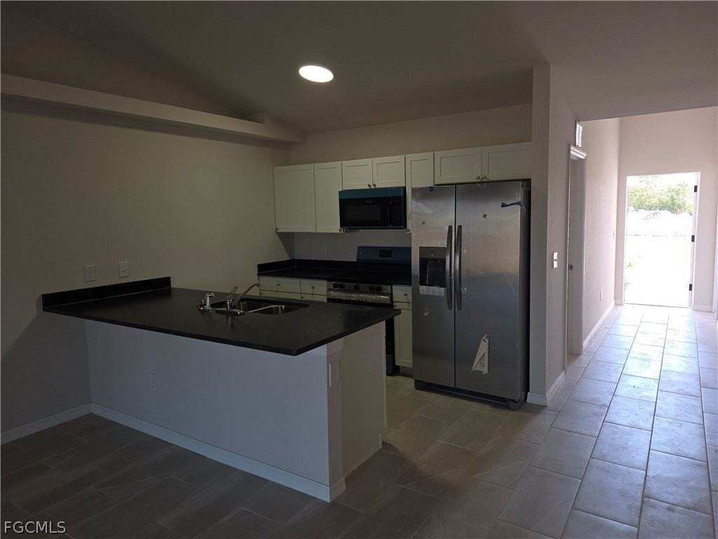 739 Sw 9th St - Photo 2 of 10