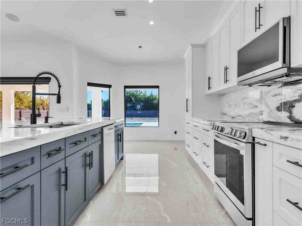 2836 Nw 5th St - Photo 6 of 26