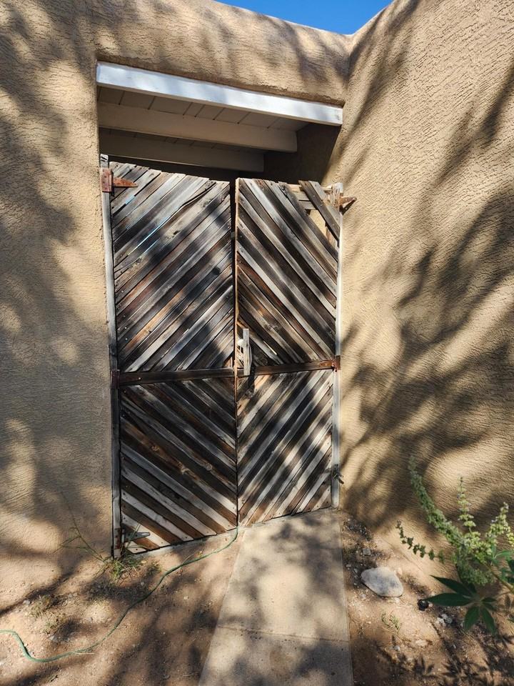 1217 Girard Blvd Ne - Photo 2 of 12