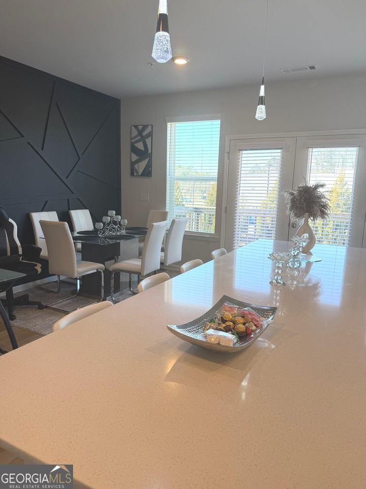 205 Wallace St - Photo 4 of 21