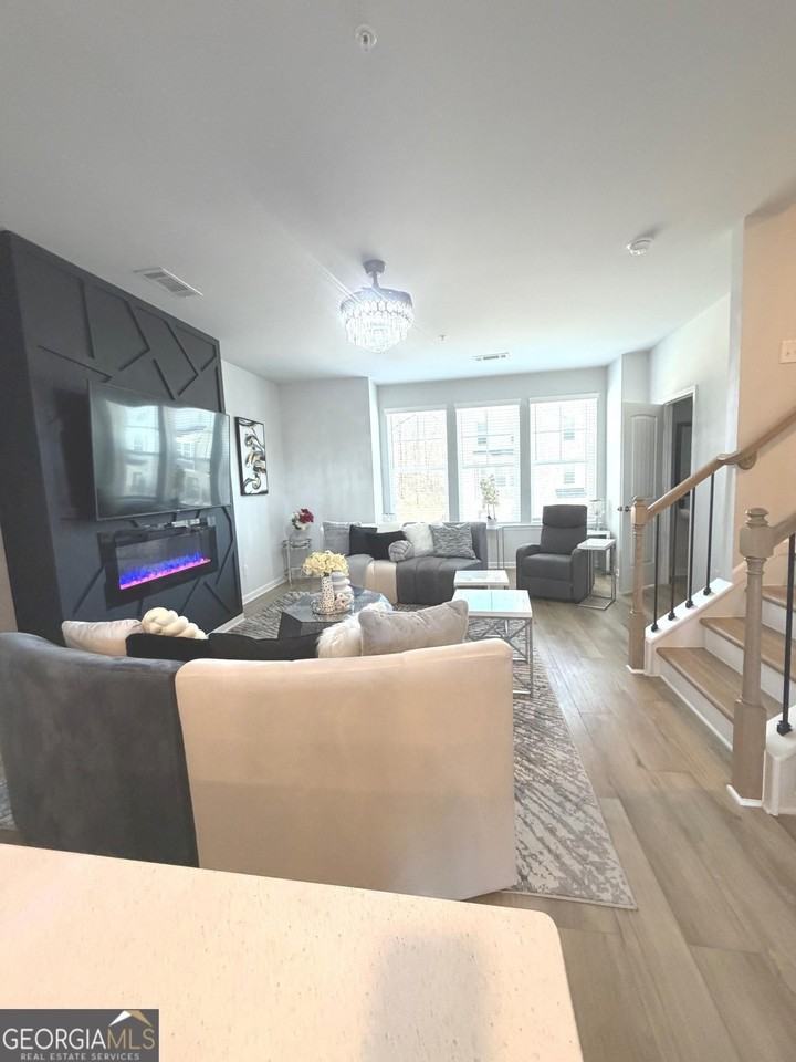 205 Wallace St - Photo 7 of 21