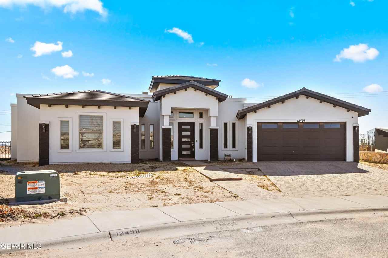 12498 Chamberlain Dr - Photo 2 of 50