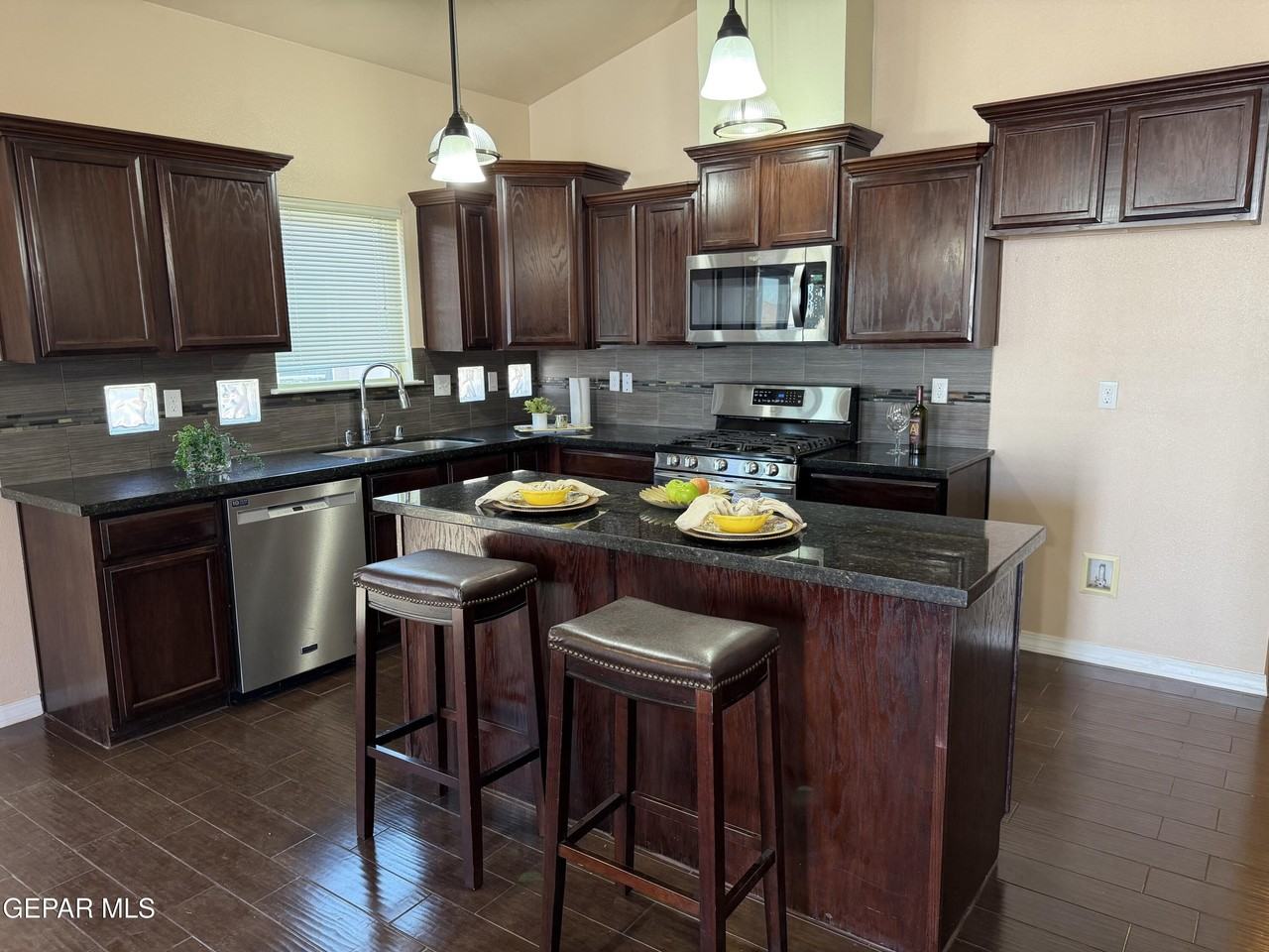 13514 Everingham St - Photo 4 of 17