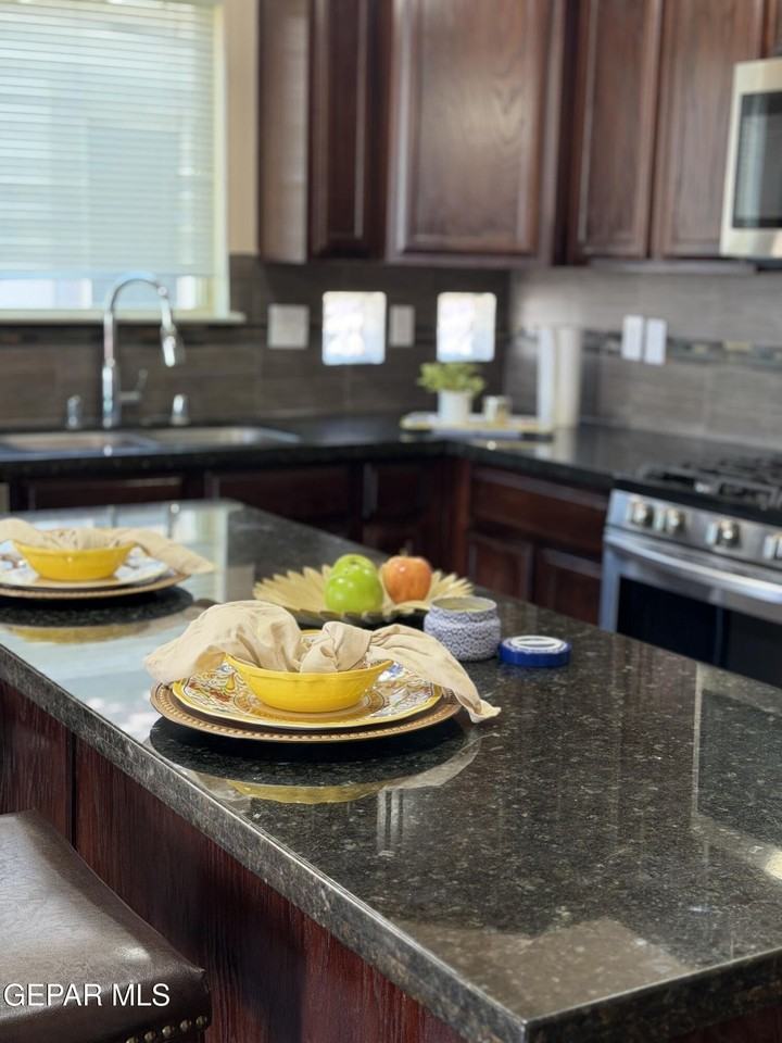 13514 Everingham St - Photo 6 of 17