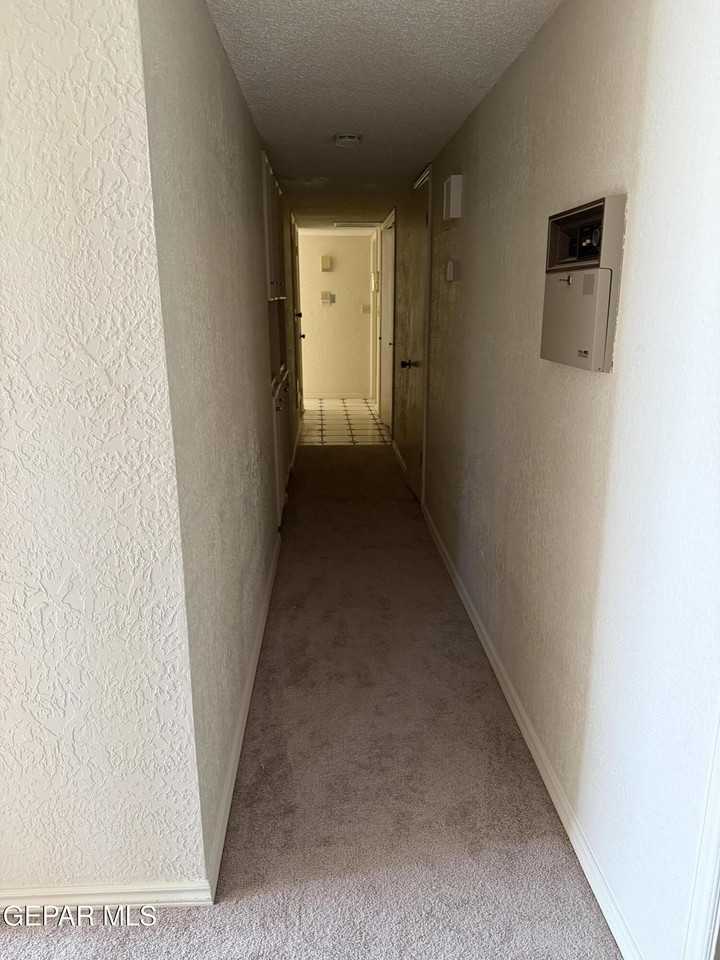 320 Thunderbird Dr - Photo 5 of 18