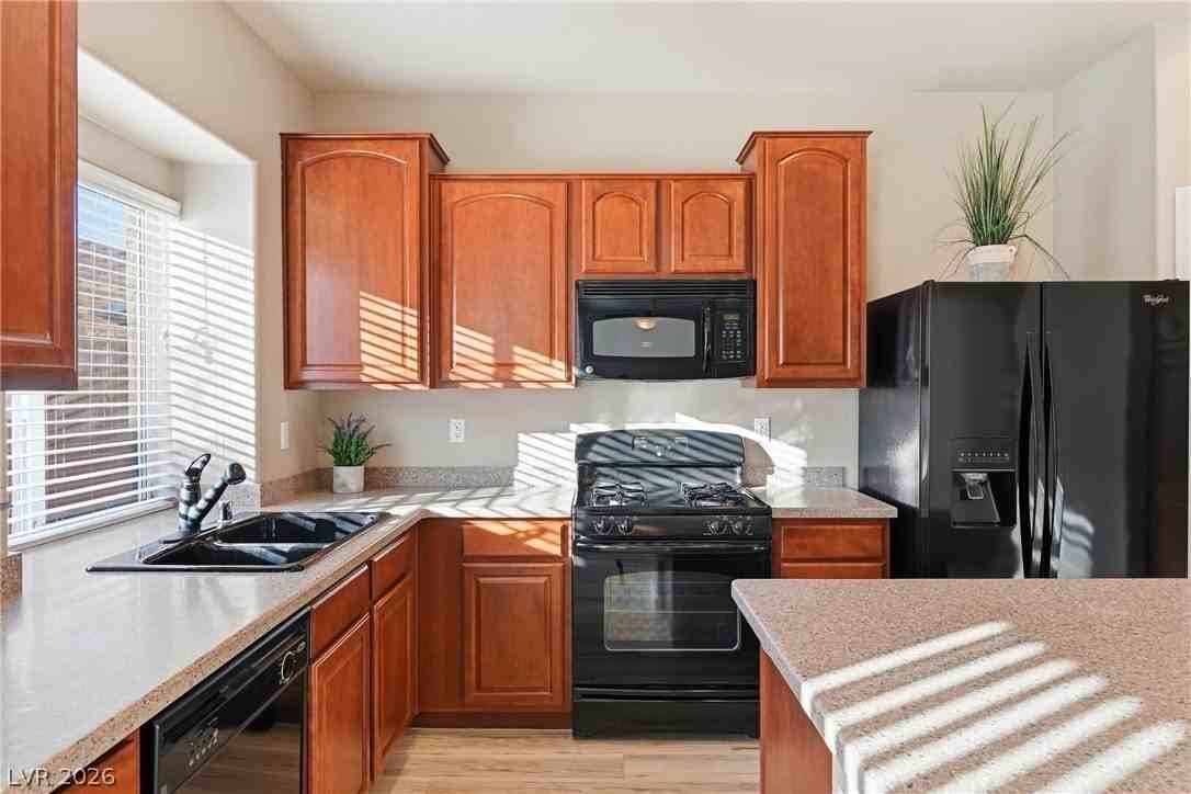 7017 Whipple Manor St - Photo 6 of 50