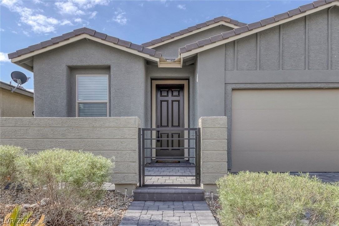 2395 Arrington Ave - Photo 3 of 50