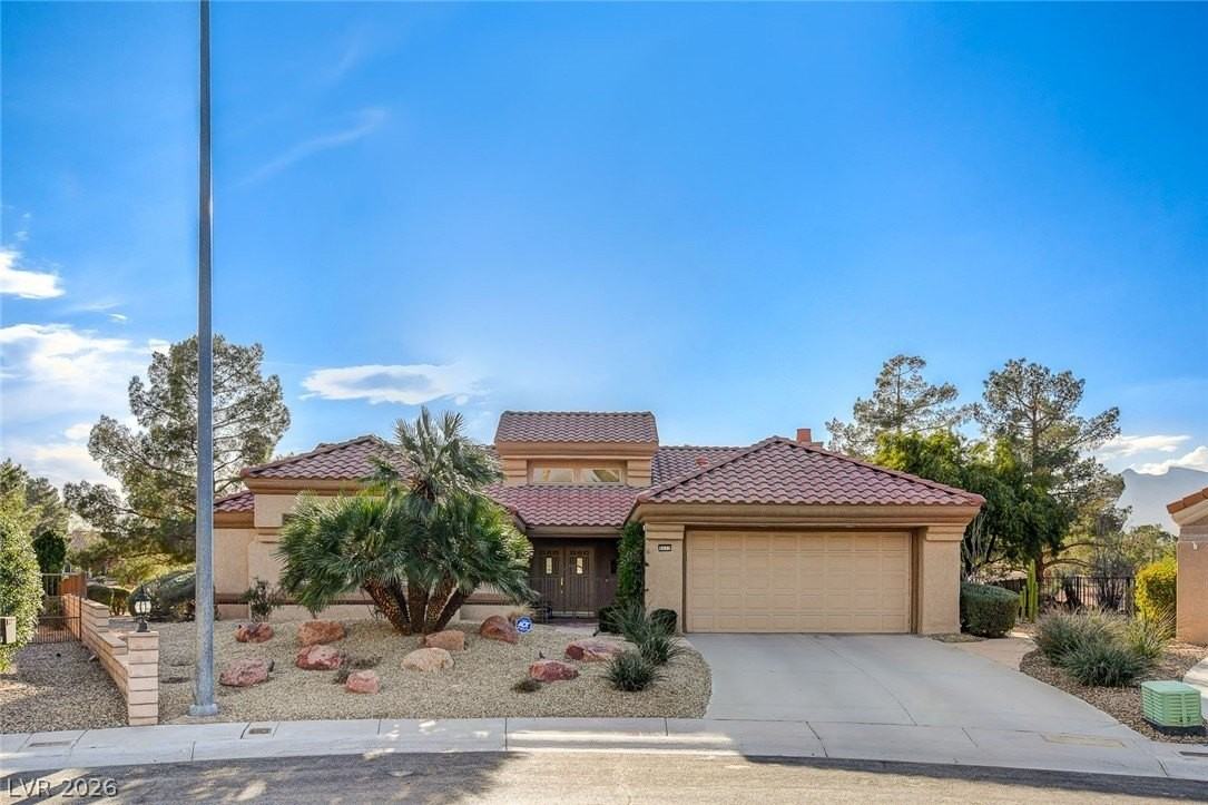 9037 Starmount Dr - Photo 3 of 50