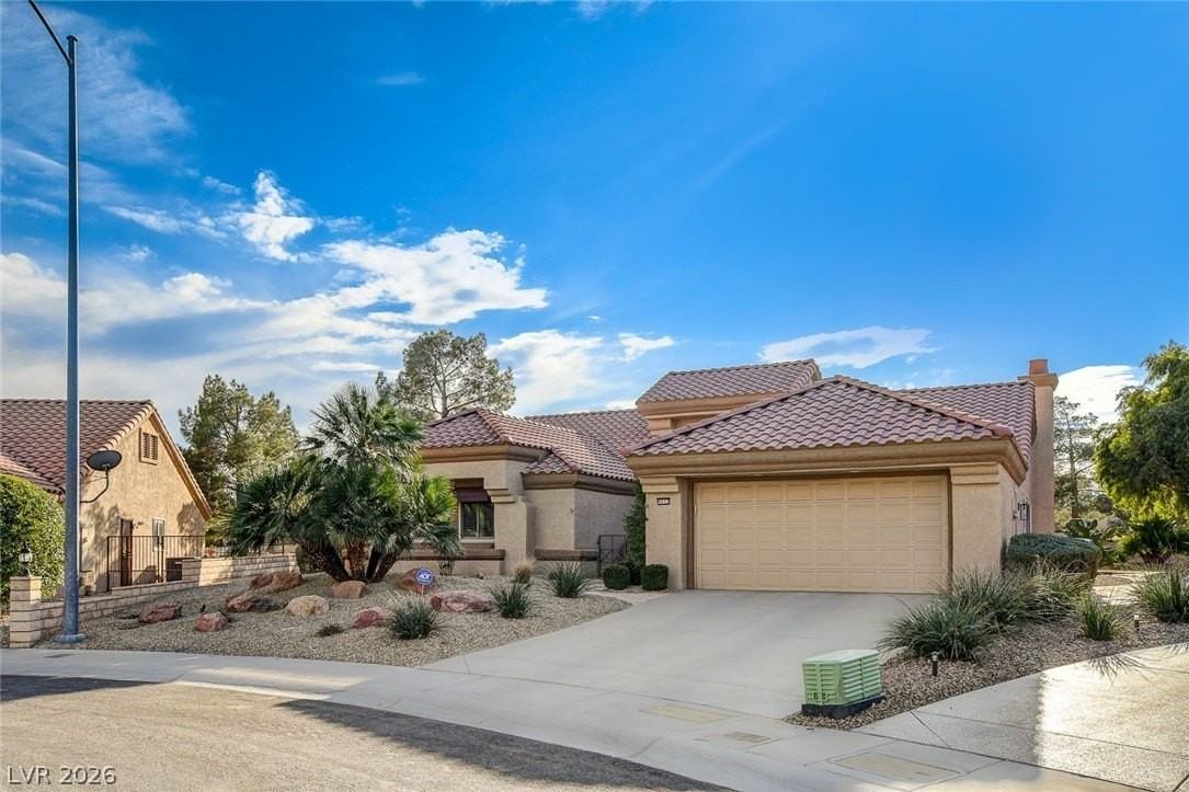 9037 Starmount Dr - Photo 4 of 50