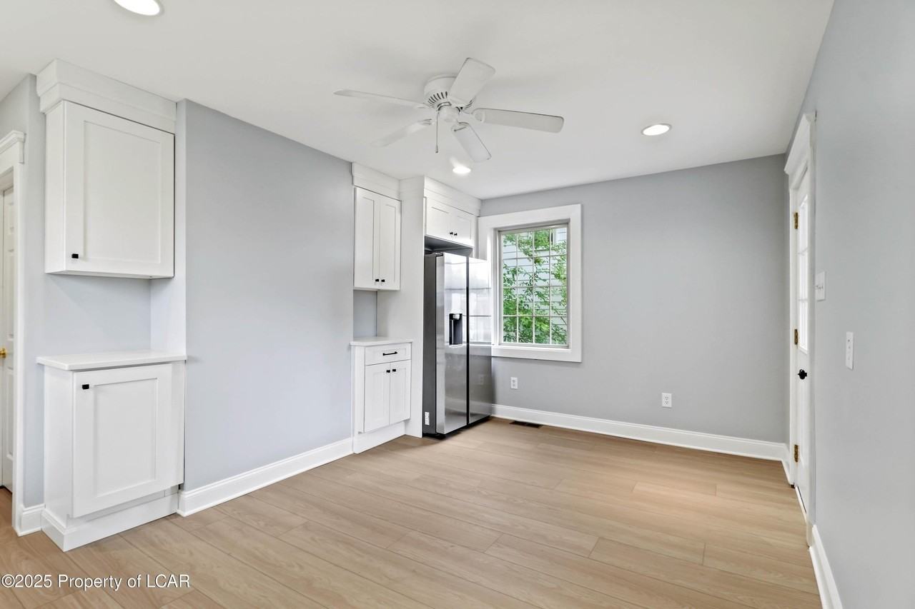 92 W Pettebone St - Photo 4 of 35