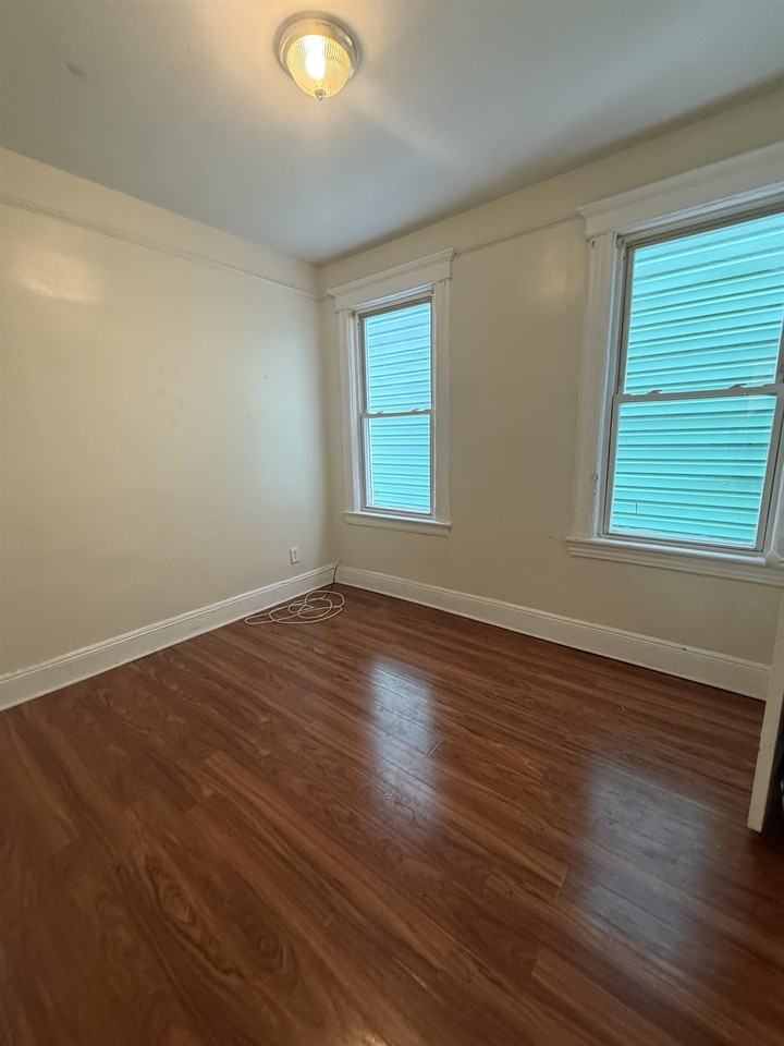 71 Rutgers Ave - Photo 7 of 11