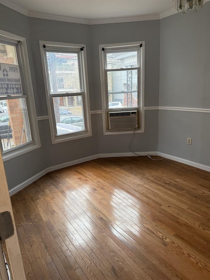 18 Roosevelt Ave #1 - Photo 3 of 13