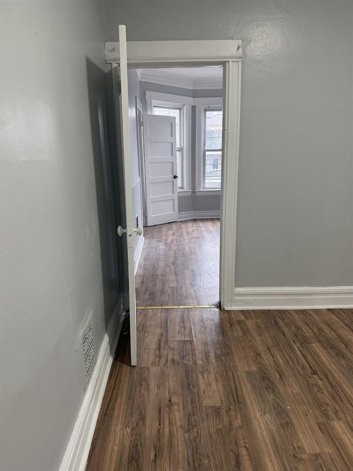 18 Roosevelt Ave #1 - Photo 5 of 13