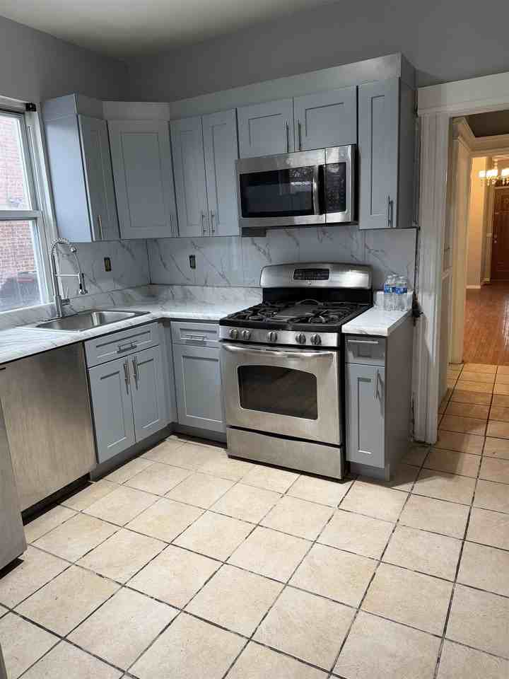 18 Roosevelt Ave #1 - Photo 6 of 13