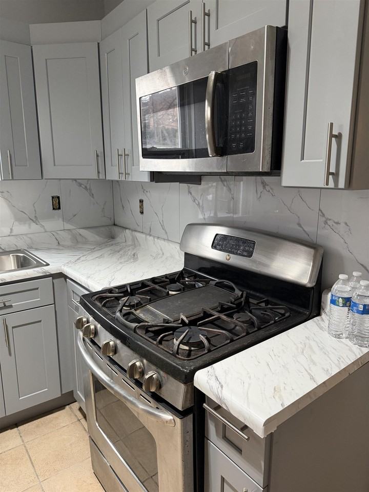 18 Roosevelt Ave #1 - Photo 7 of 13