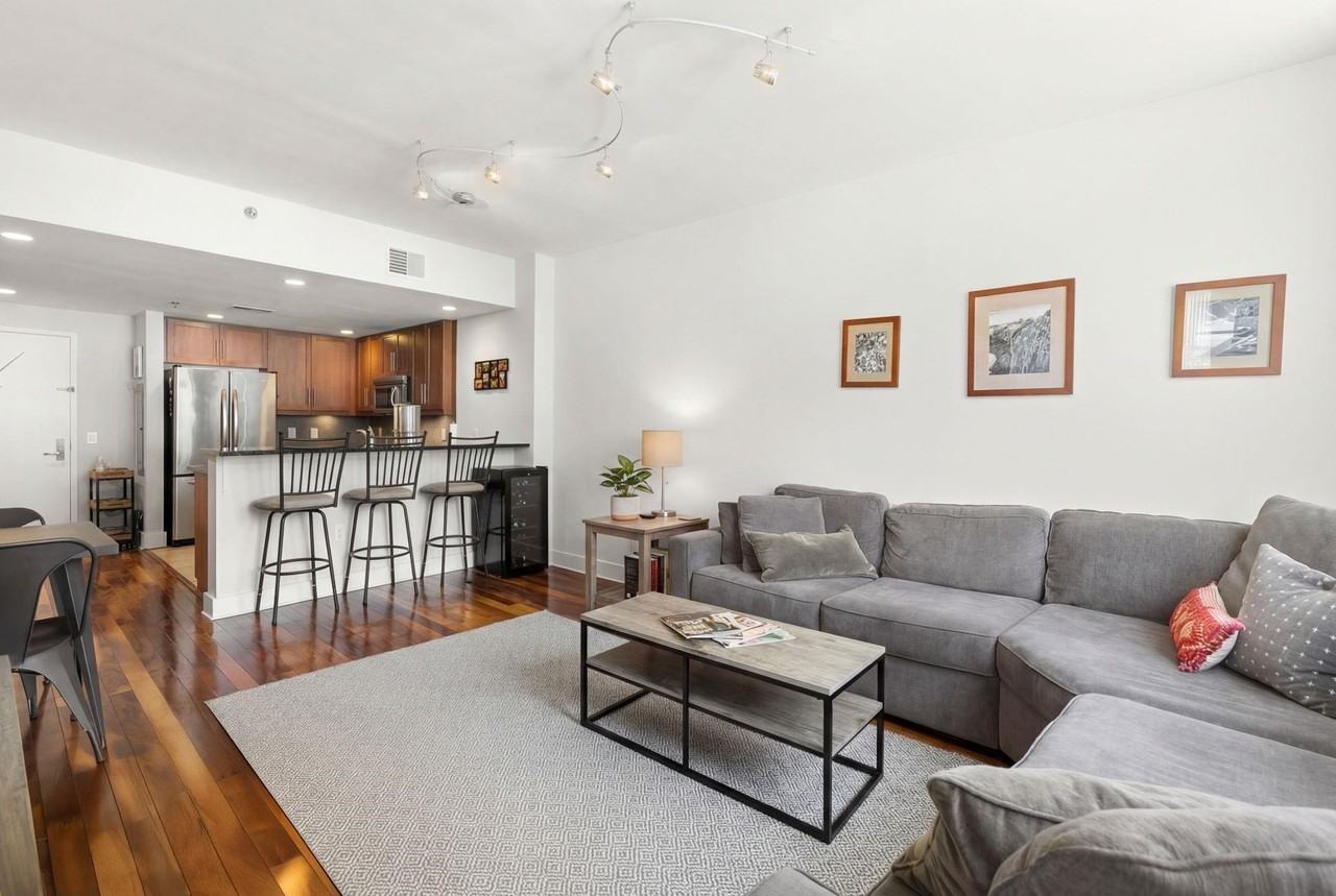 800 Jackson St #712 - Photo 2 of 16