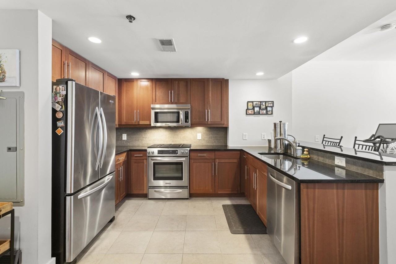 800 Jackson St #712 - Photo 3 of 16