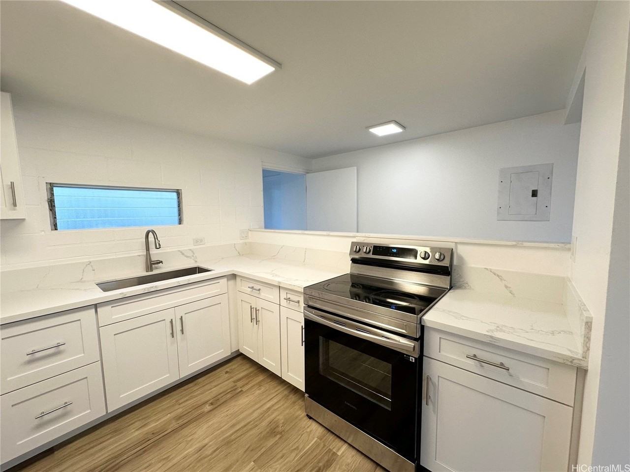 3228 Monsarrat Ave - Photo 4 of 25