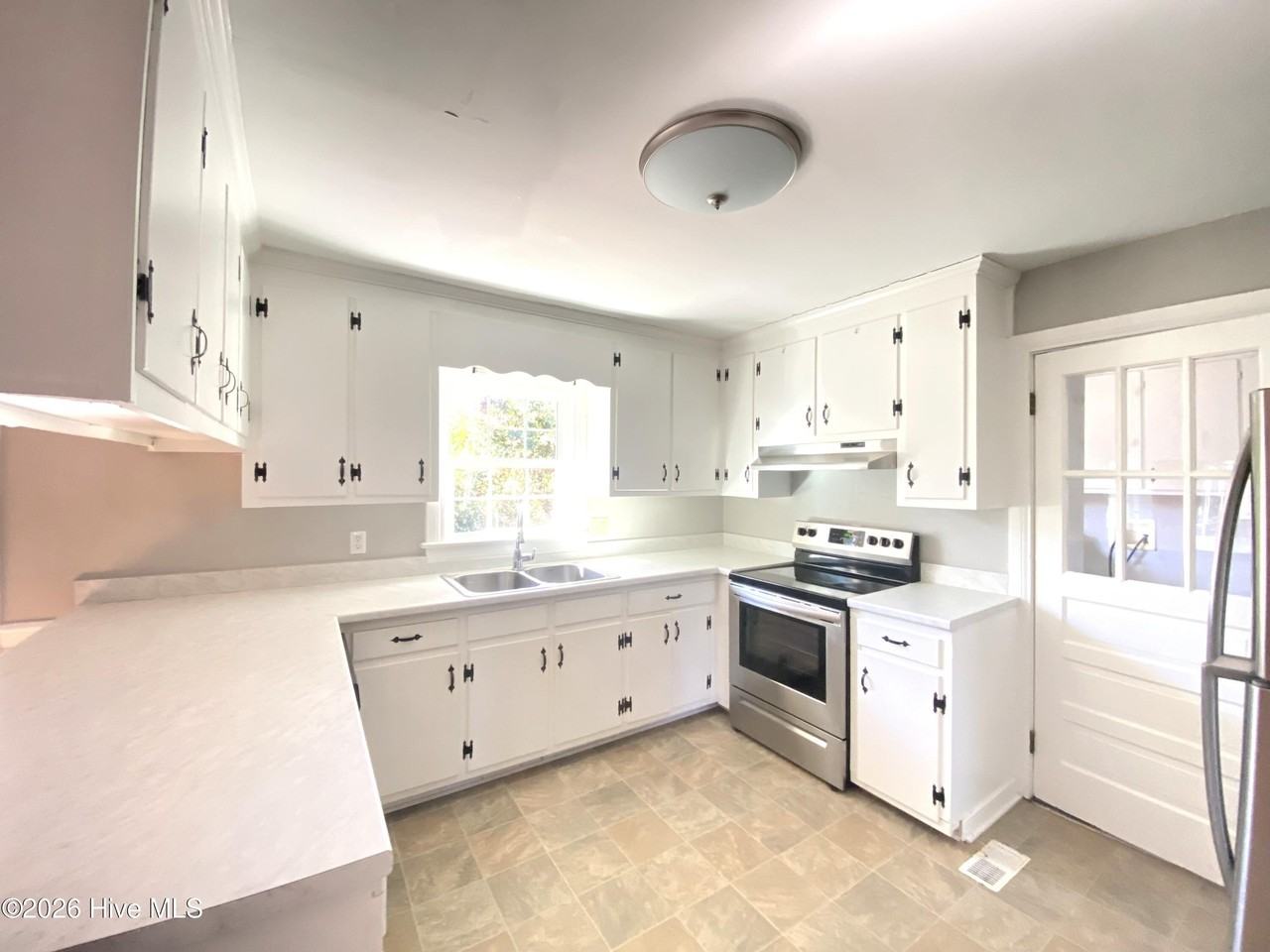 2012 Sherwood Dr - Photo 7 of 18