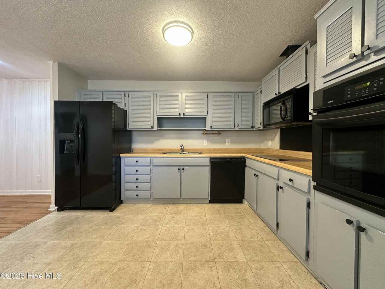 1030 Daniel Dr - Photo 5 of 18