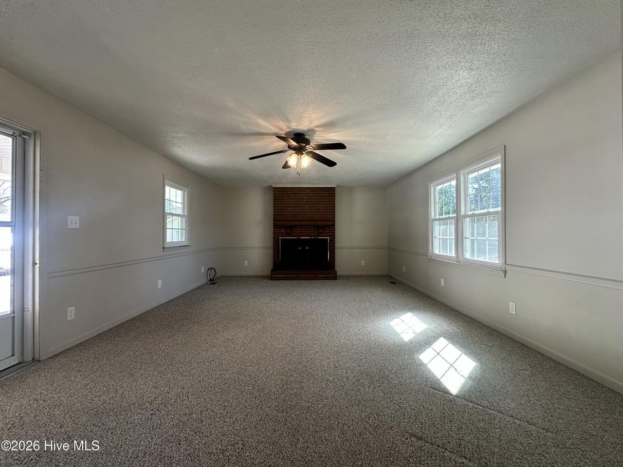 1030 Daniel Dr - Photo 7 of 18