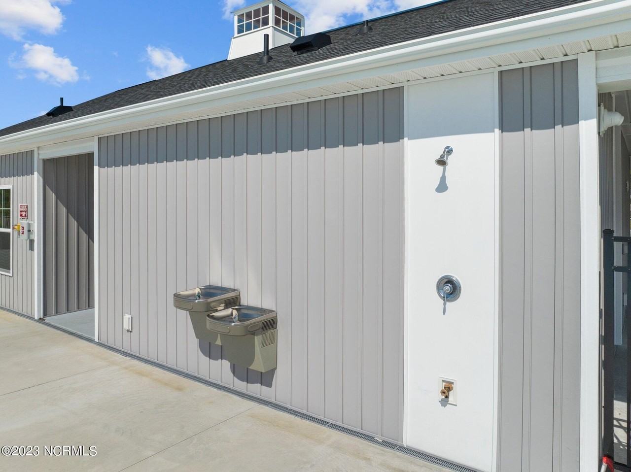 220 Salty Dog Ln - Photo 6 of 44