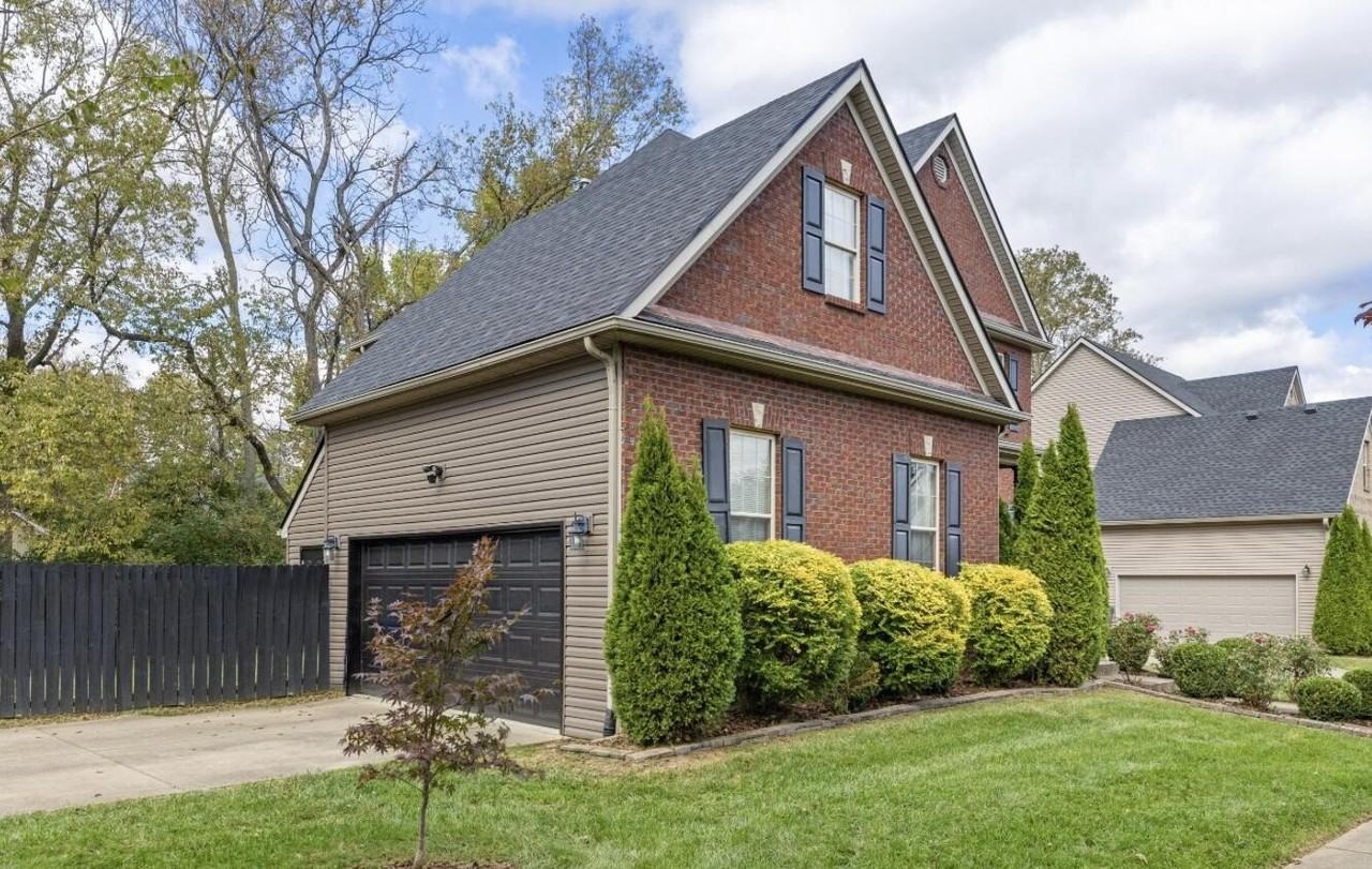 2505 Eastway Dr - Photo 2 of 16