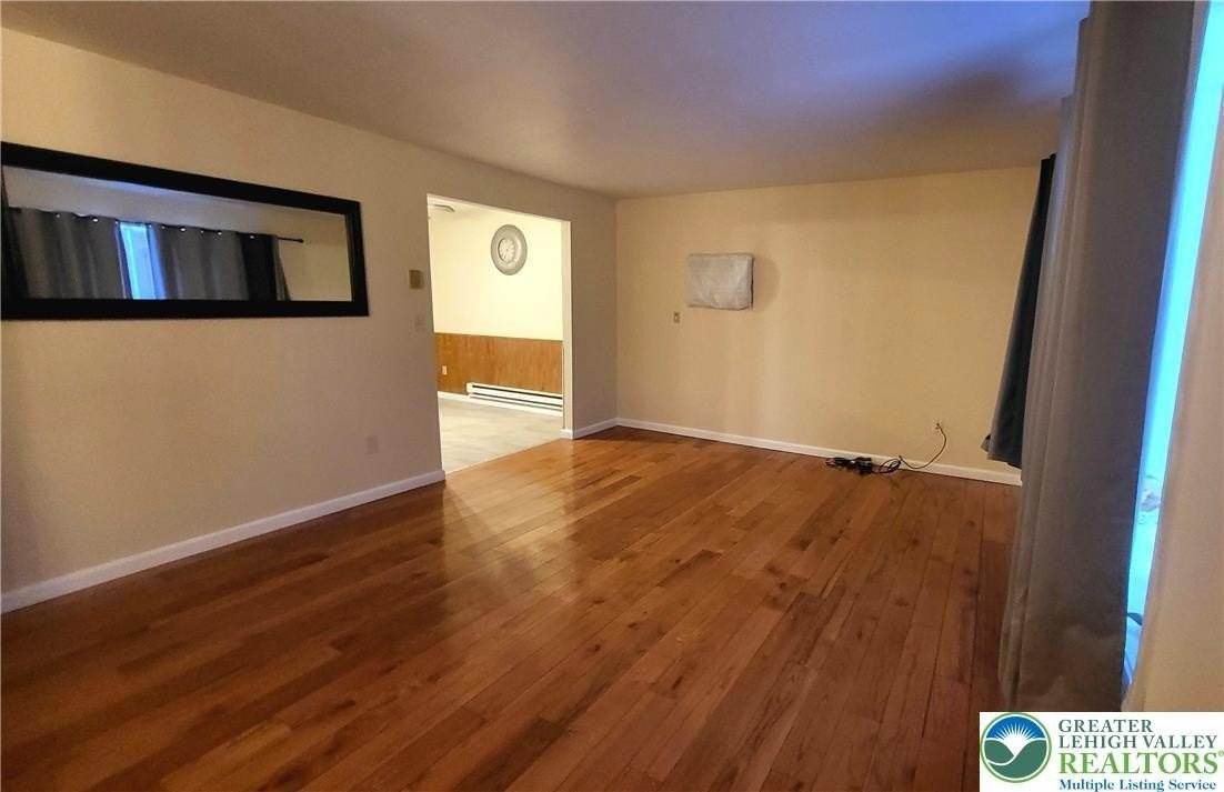 716 E Allen St - Photo 3 of 12