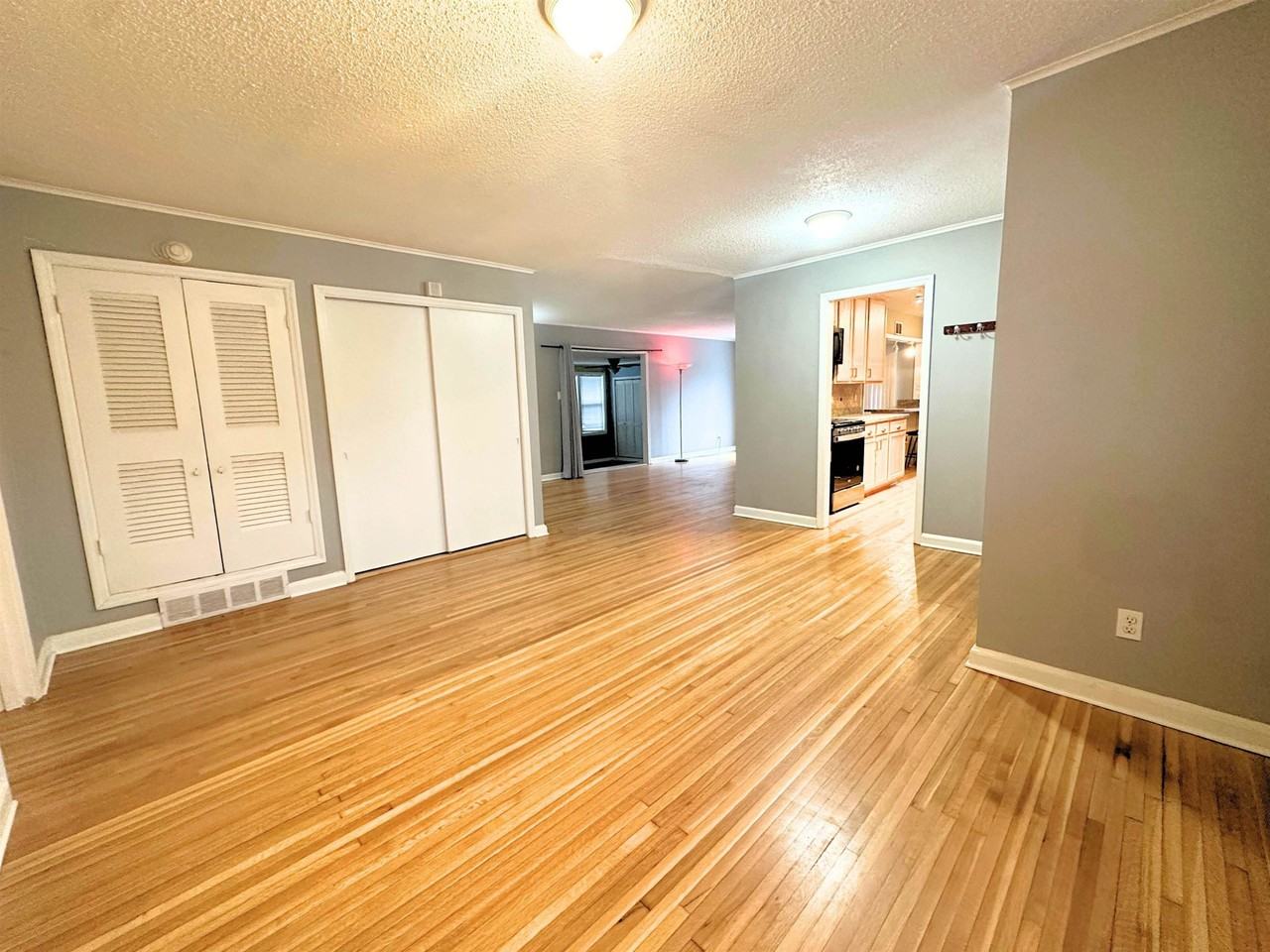 1073 Ivy Rd - Photo 2 of 19