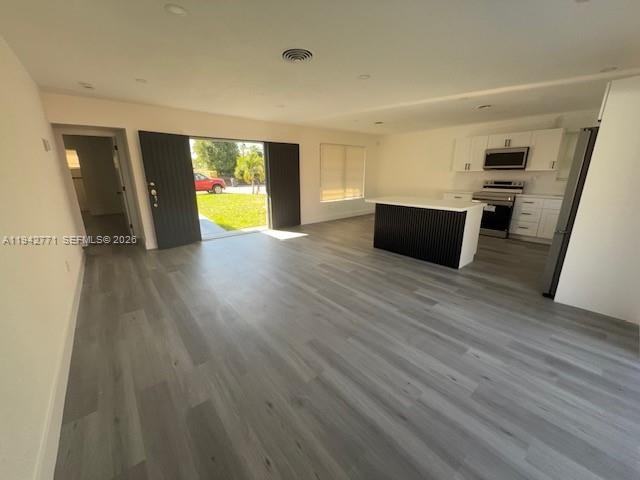 275 Ne 173rd St - Photo 4 of 8