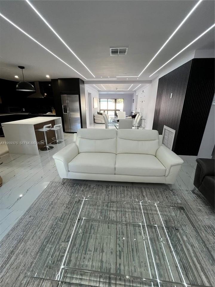 39 Se 7th St #0 - Photo 5 of 26