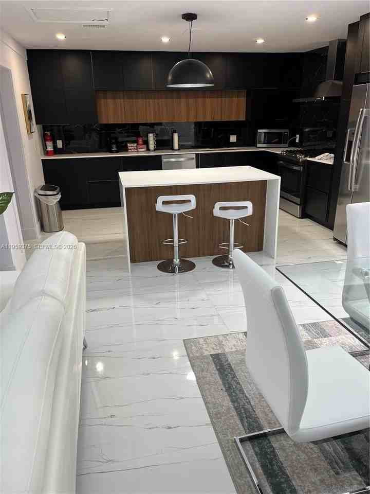 39 Se 7th St #0 - Photo 6 of 26